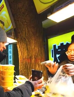 German blogger tests Chinese roadside stalls