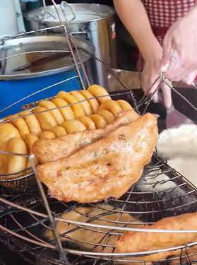 A collection of the most popular breakfast foods in Wuhan, China