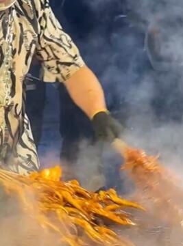 Kaifeng, the ancient capital of eight dynasties, is a place where delicious food abounds.