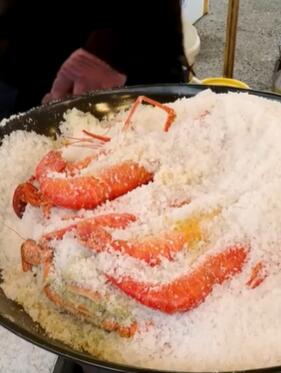 Crazy Night Market Food! Salt-Baked Crab